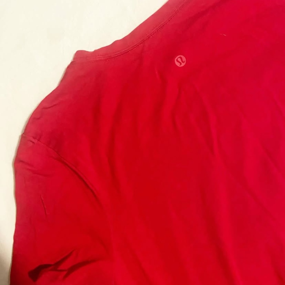 Lululemon tee